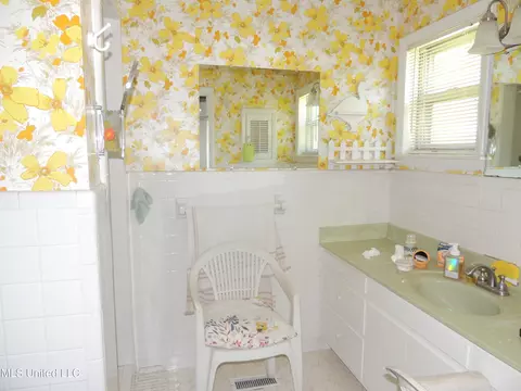 Bath - 8671 Bob White Dr, Hernando, MS 38632 photo 1 of 6