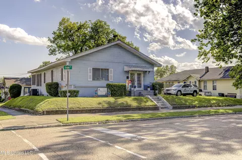 1222 Grove St, Vicksburg, MS 39183