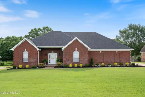 104 Leslie Dr, Senatobia, MS 38668