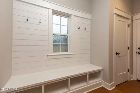Entry Way - 1601 Ashtons Ln, Hernando, MS 38632 photo 2 of 2