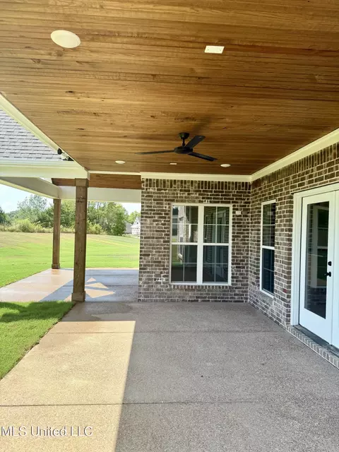 Exterior - 1601 Ashtons Ln, Hernando, MS 38632 photo 3 of 5