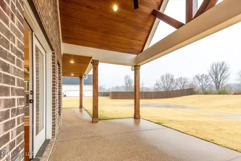 Exterior - 1601 Ashtons Ln, Hernando, MS 38632 photo 2 of 5