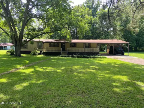 337 Magnolia Rd, Vicksburg, MS 39180