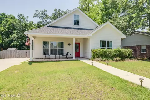 1709 S 1st St, Ocean Springs, MS 39564