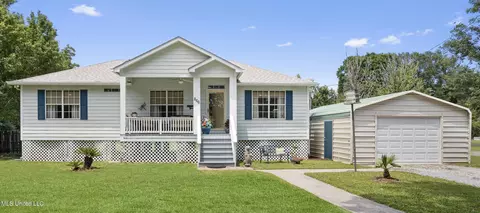 866 Washington St, Bay Saint Louis, MS 39520
