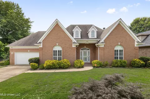 1655 Lantern Ln, Horn Lake, MS 38637