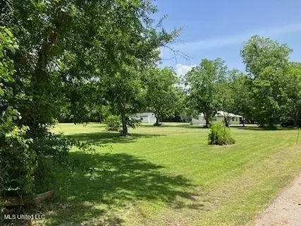 915 Robinson St, Pass Christian, MS 39571