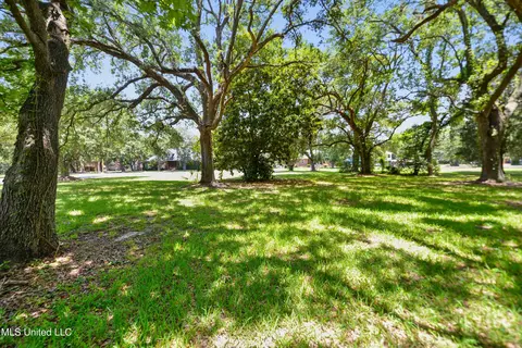 708 Wiggins Cir, Pascagoula, MS 39581