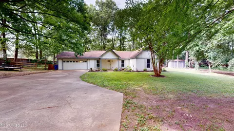 Exterior - 3902 S Windermere Dr, Nesbit, MS 38651 photo 3 of 6