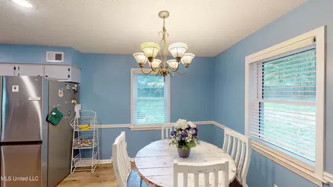 Dining - 3902 S Windermere Dr, Nesbit, MS 38651 photo 2 of 2