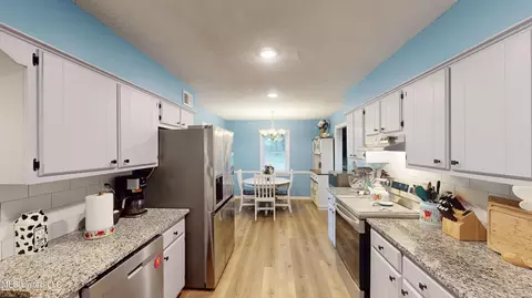 Kitchen - 3902 S Windermere Dr, Nesbit, MS 38651 photo 1 of 3