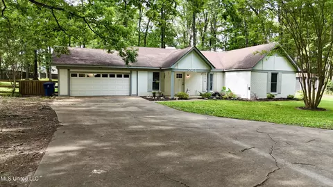 Exterior - 3902 S Windermere Dr, Nesbit, MS 38651 photo 1 of 6
