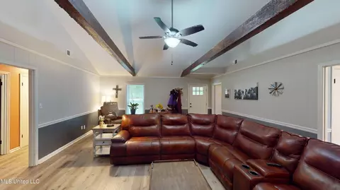 Entry Way - 3902 S Windermere Dr, Nesbit, MS 38651 photo 2 of 6