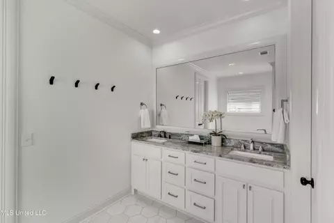 Bath - 108 Camden Trl, Madison, MS 39110 photo 1 of 5
