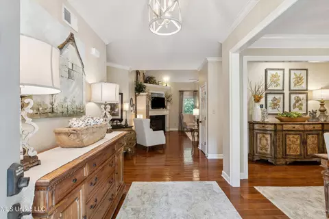 Entry Way - 6280 Spring Hill Dr, Olive Branch, MS 38654 photo 1 of 2
