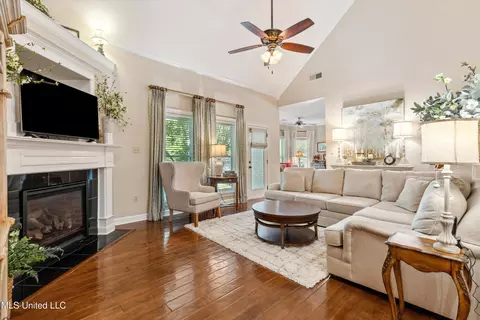 Living - 6280 Spring Hill Dr, Olive Branch, MS 38654 photo 1 of 2