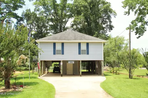 138 Plum Bluff Dr, Lucedale, MS 39452