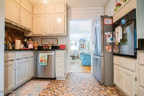 Kitchen - 65 Vaiden Dr, Hernando, MS 38632 photo 1 of 2