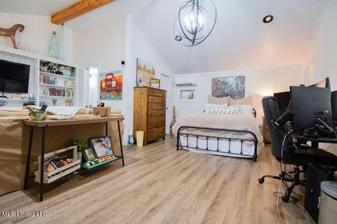 Bedroom - 65 Vaiden Dr, Hernando, MS 38632 photo 4 of 5