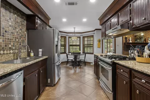 Kitchen - 316 Fox Holw, Canton, MS 39046 photo 3 of 4