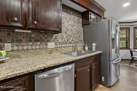 Kitchen - 316 Fox Holw, Canton, MS 39046 photo 4 of 4