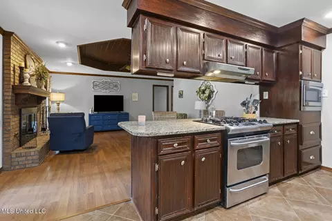 Kitchen - 316 Fox Holw, Canton, MS 39046 photo 2 of 4