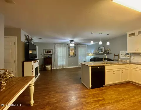 107 Claire Ln, Lucedale, MS 39452 photo 5