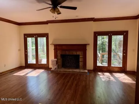 Living - 618 Gordon Pl #618, Madison, MS 39110 photo 1 of 2