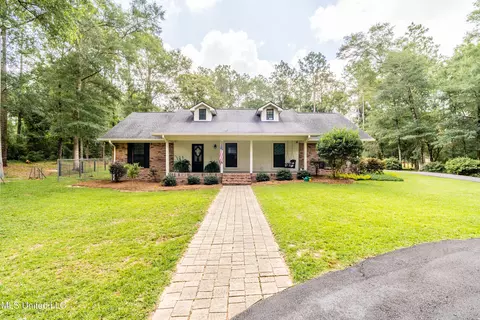 136 Clinton Dr, Lucedale, MS 39452 photo 4