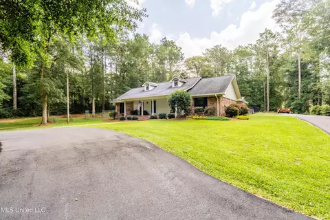 136 Clinton Dr, Lucedale, MS 39452 photo 3