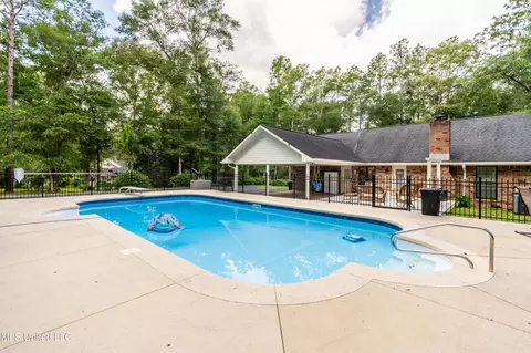 136 Clinton Dr, Lucedale, MS 39452 photo 9
