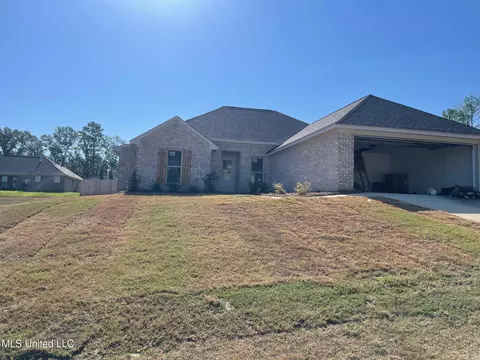 104 Madisonville Dr, Canton, MS 39046