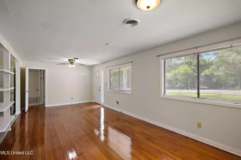 Living - 2920 Robinson Rd, Jackson, MS 39209 photo 2 of 2