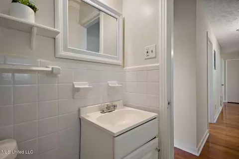 Bath - 2920 Robinson Rd, Jackson, MS 39209 photo 3 of 3