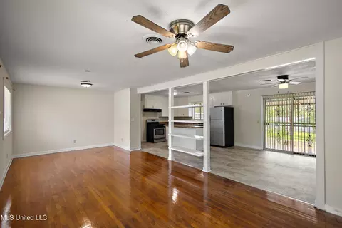 Living - 2920 Robinson Rd, Jackson, MS 39209 photo 1 of 2