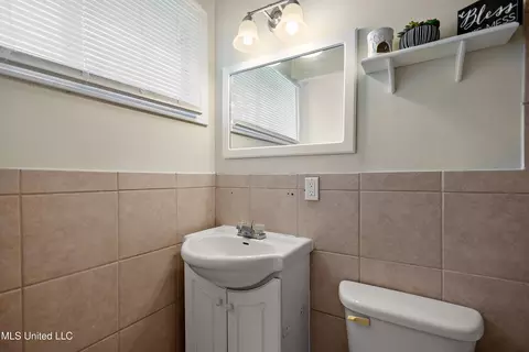 Bath - 2920 Robinson Rd, Jackson, MS 39209 photo 1 of 3