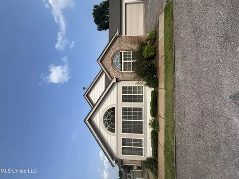 8911 Oak Branch Ln, Olive Branch, MS 38654