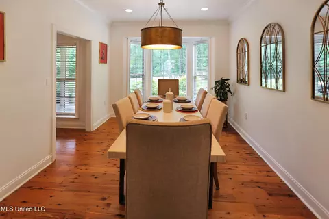 Dining - 328 Ingleside Dr, Madison, MS 39110 photo 2 of 3