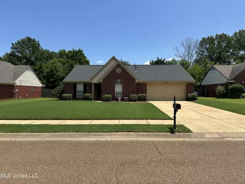 6590 White Hawk Ln, Olive Branch, MS 38654