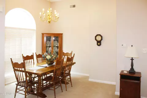 Dining - 3454 W Houglass Dr, Hernando, MS 38632 photo 2 of 4