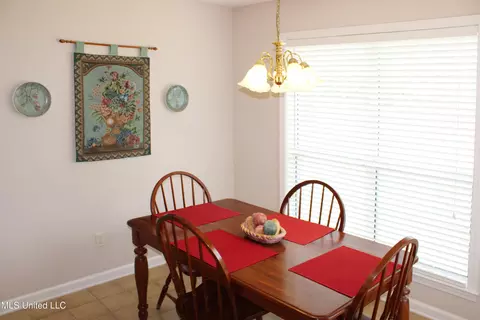 Dining - 3454 W Houglass Dr, Hernando, MS 38632 photo 4 of 4