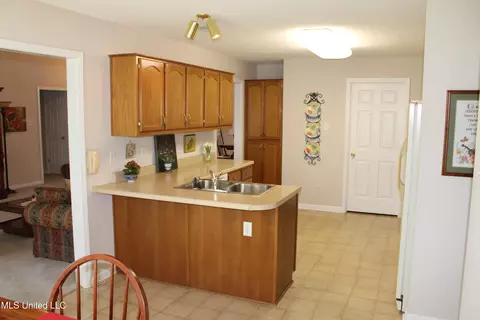 Kitchen - 3454 W Houglass Dr, Hernando, MS 38632 photo 4 of 6