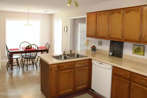 Kitchen - 3454 W Houglass Dr, Hernando, MS 38632 photo 1 of 6