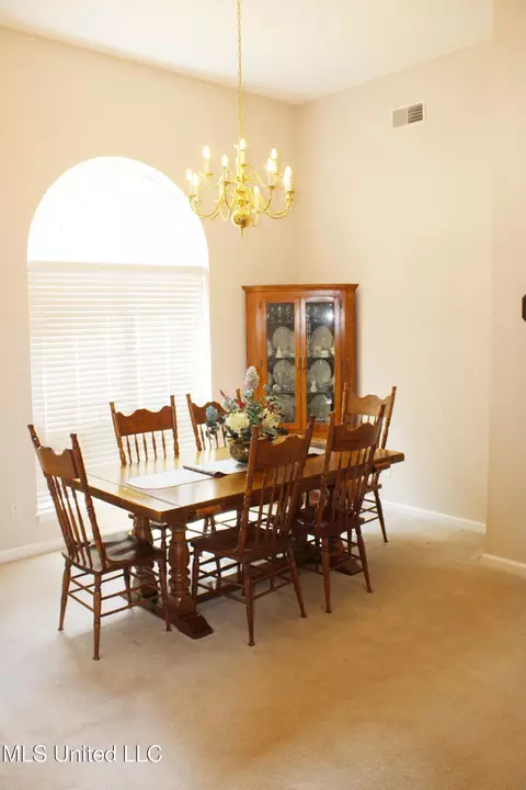 Dining - 3454 W Houglass Dr, Hernando, MS 38632 photo 1 of 4