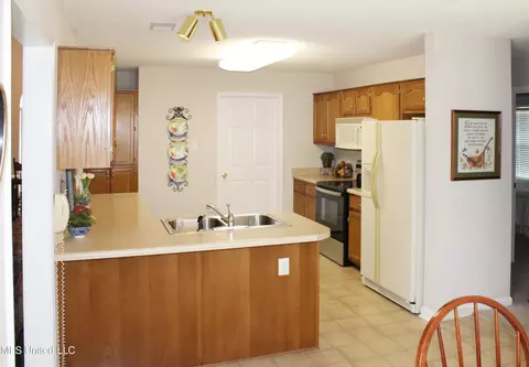 Kitchen - 3454 W Houglass Dr, Hernando, MS 38632 photo 3 of 6