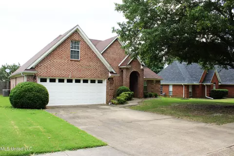 Exterior - 3454 W Houglass Dr, Hernando, MS 38632 photo 2 of 6