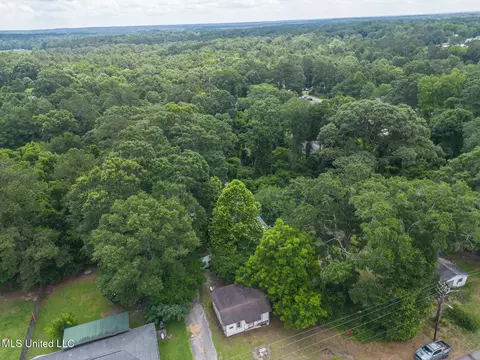 747 N Vardaman St, Wiggins, MS 39577 photo 5