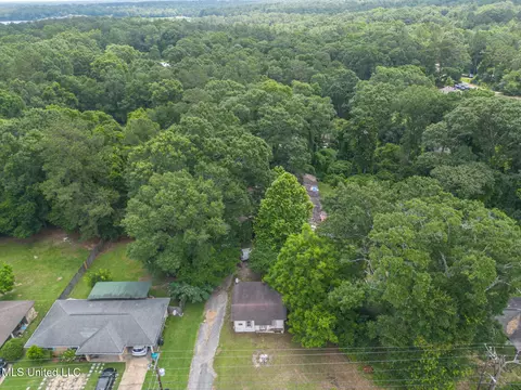 747 N Vardaman St, Wiggins, MS 39577 photo 4