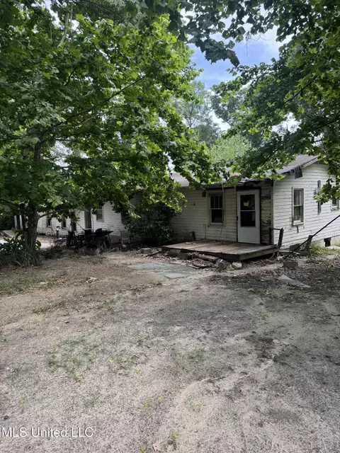 747 N Vardaman St, Wiggins, MS 39577