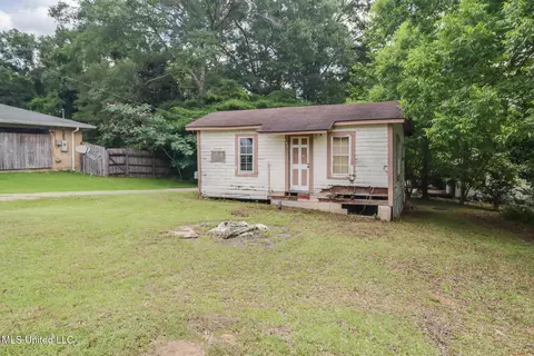 747 N Vardaman St, Wiggins, MS 39577 photo 2